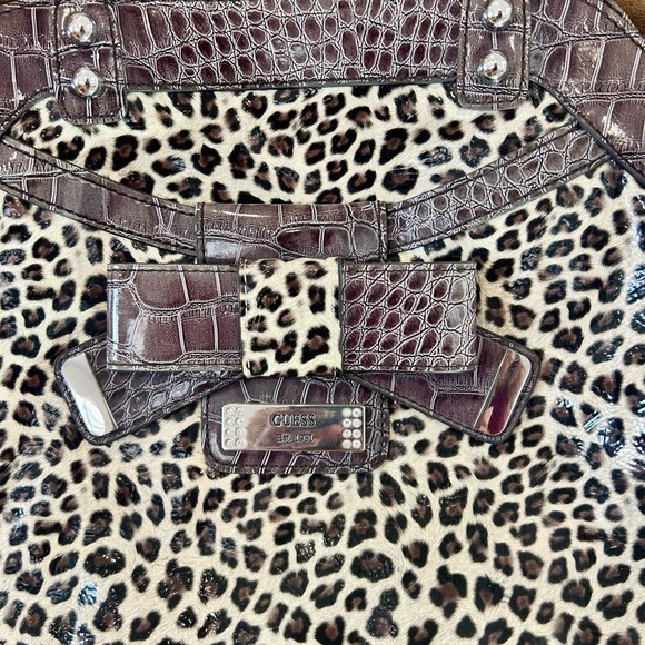 Guess Laura Leopard Baguette Bag Special Edition